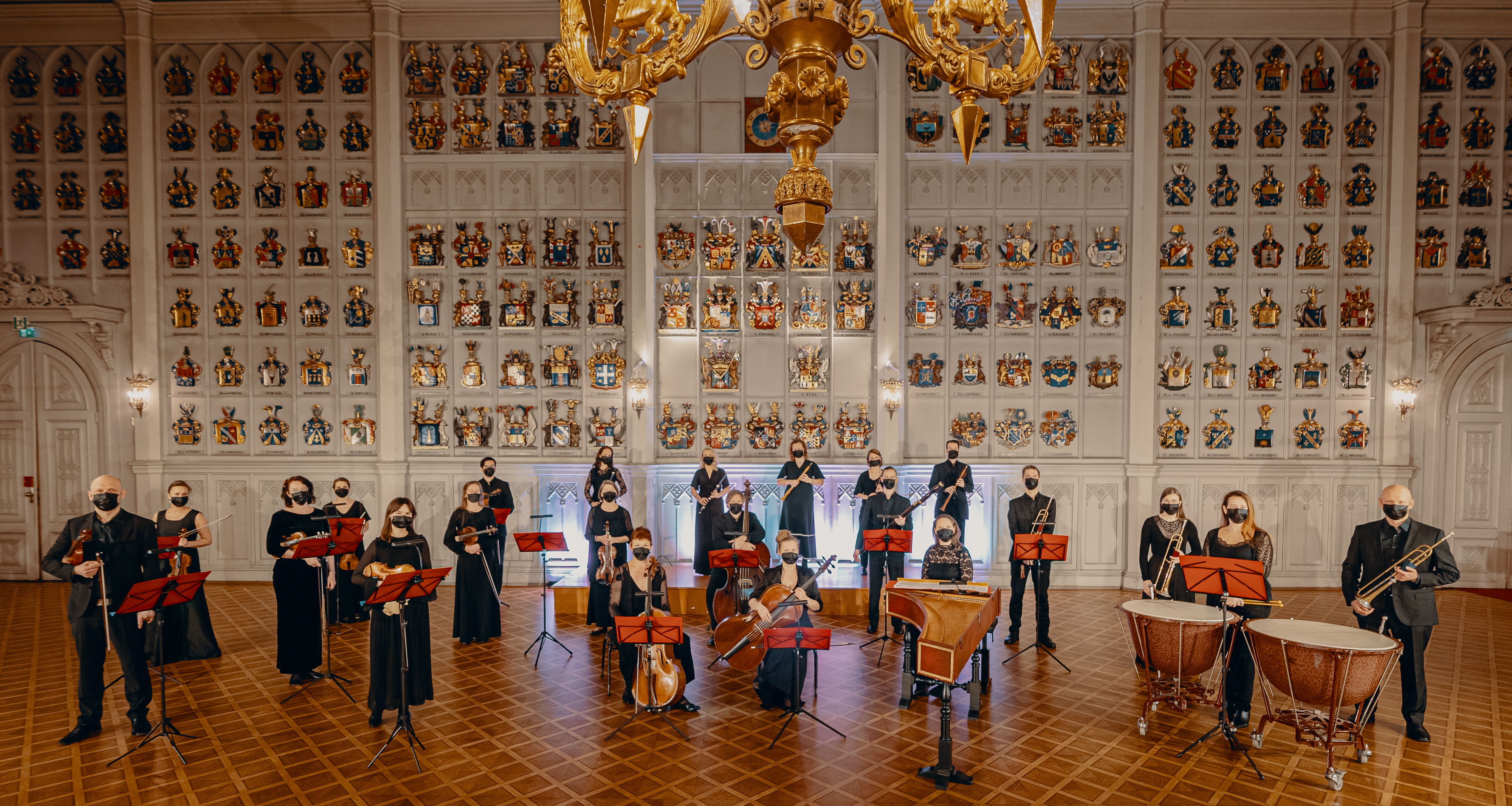 Suomalainen barokkiorkesteri kotisalissaan Helsingin Ritarihuoneella joulukuussa 2020.