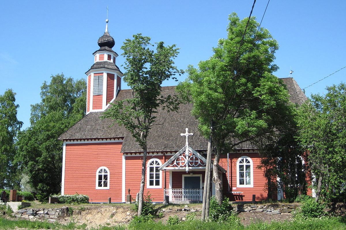 Metsämaan kirkko kesällä. Punainen puukirkko.By Hotarju - Oma teos, CC BY-SA 3.0, https://commons.wikimedia.org/w/index.php?curid=19972940